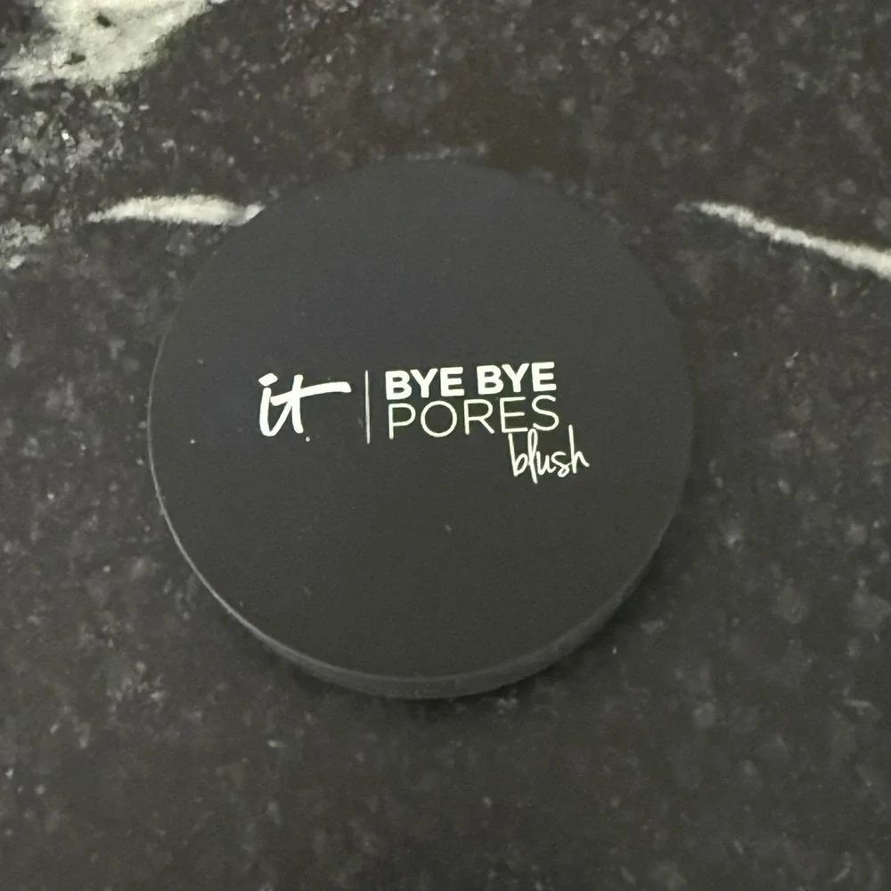 IT Cosmetics Bye Bye Pores Blush Carefree Natural Mauve